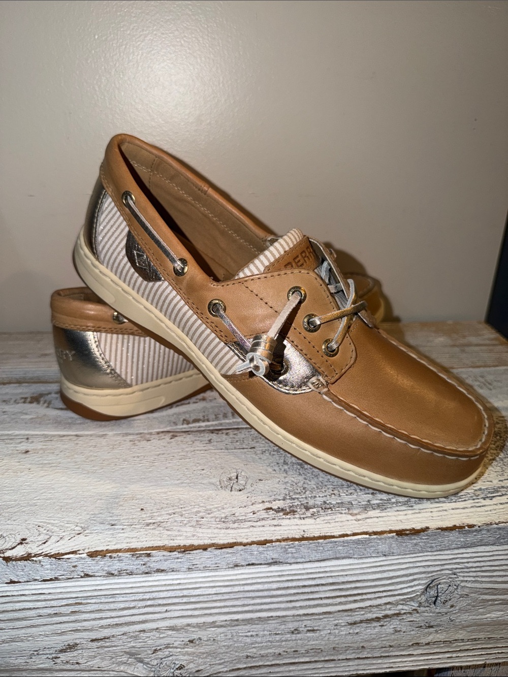 NIB SPERRY Rosefish3eye Beige 
Size 10